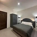C&o Savoia Deluxe Konukevi Cagliari
